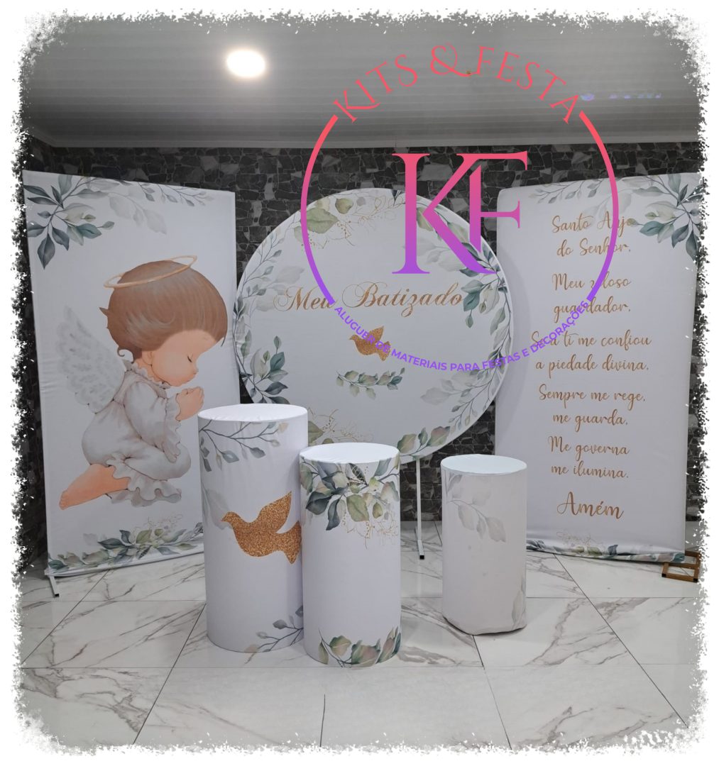 batizado anjo com detalhes em folhagem dourada